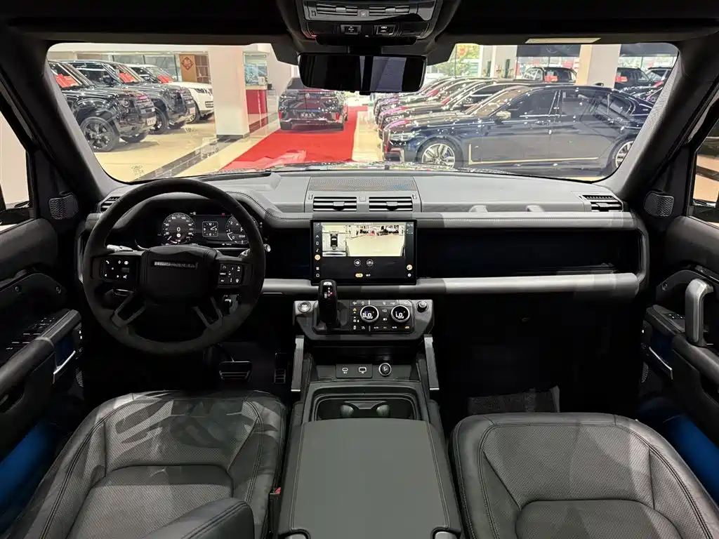 Land Rover Defender 2024 — фото 23