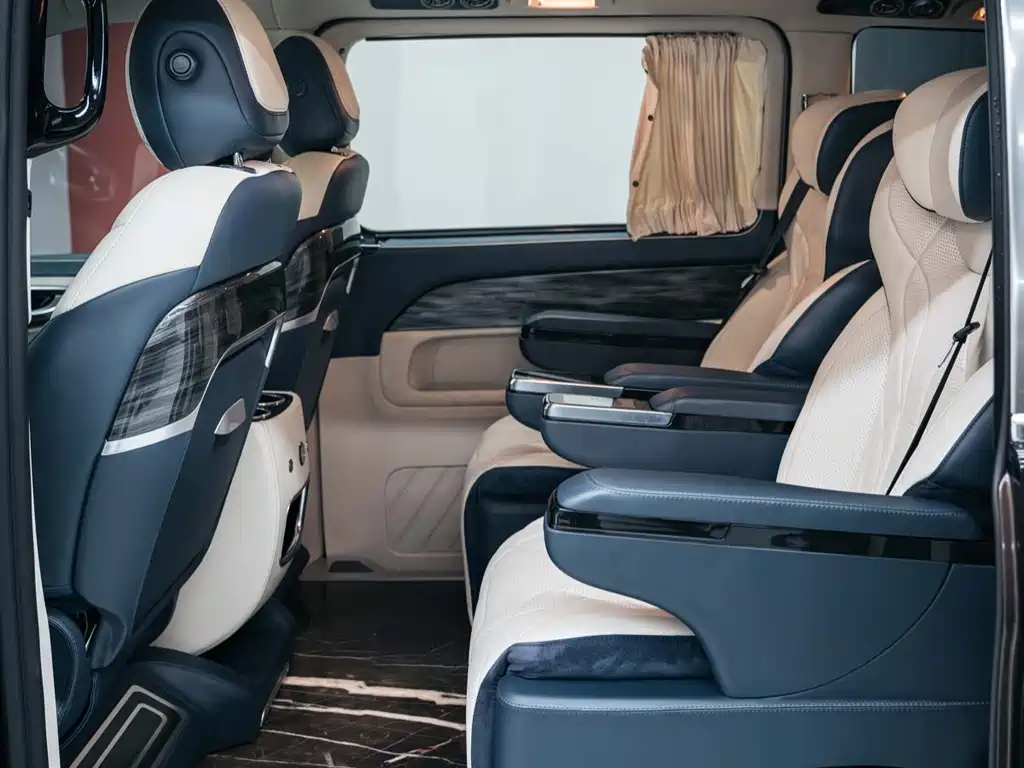 Mercedes-Benz V-Class 2020 — фото 10