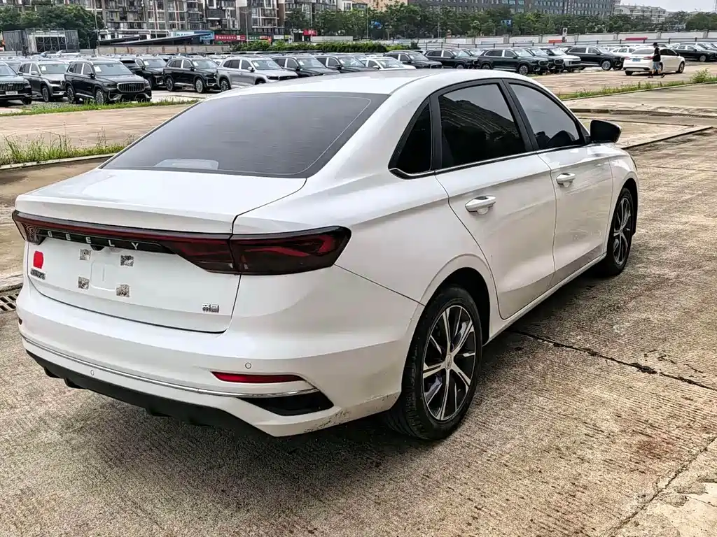 Geely Emgrand 2023 — фото 10