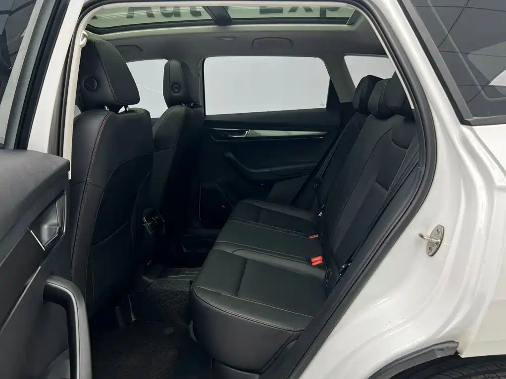 Skoda Karoq 2023 — фото 10