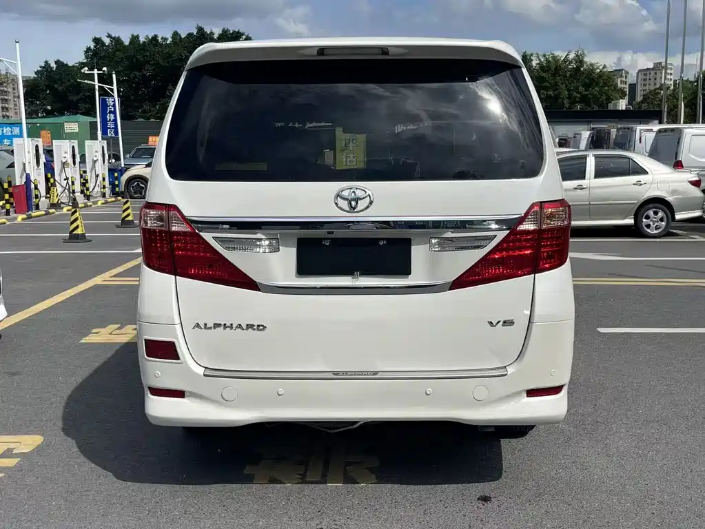 Toyota Alphard 2012