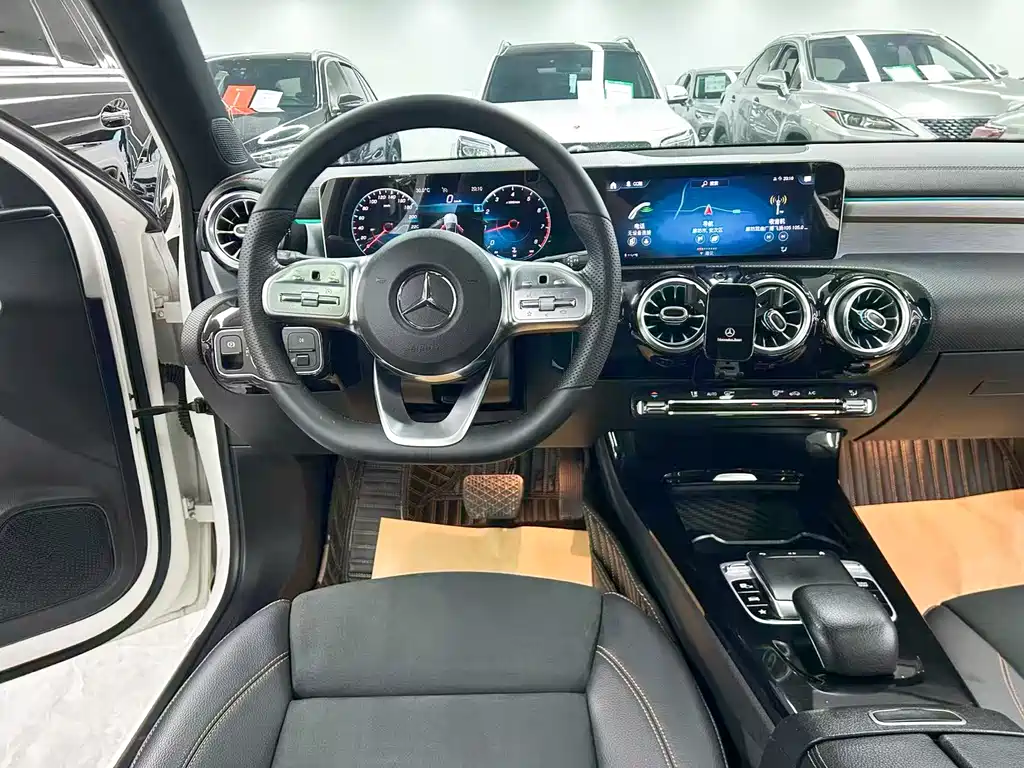 Mercedes-Benz A-Class 2019 — фото 17