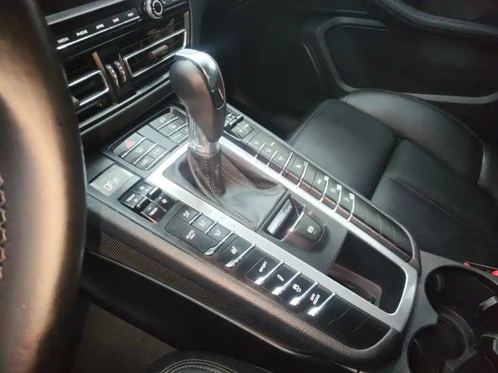 Porsche Macan 2021 — фото 10