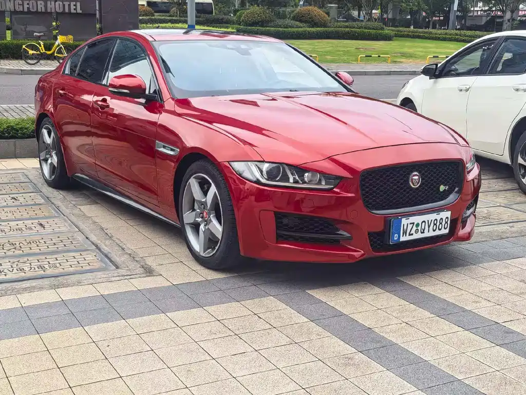 Jaguar XE 2016 — фото 3