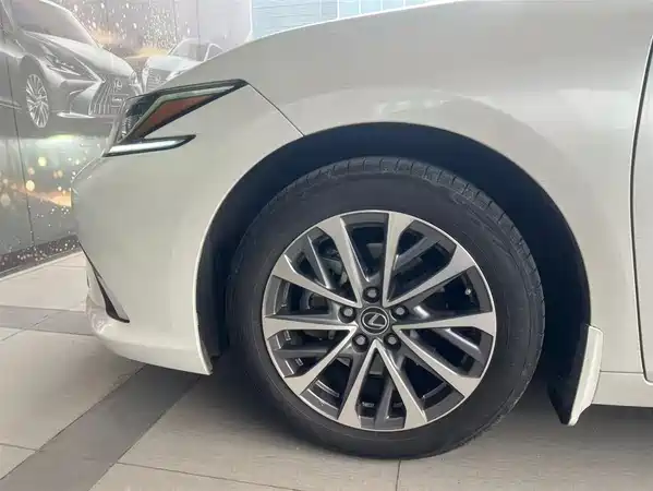 Lexus ES 2023