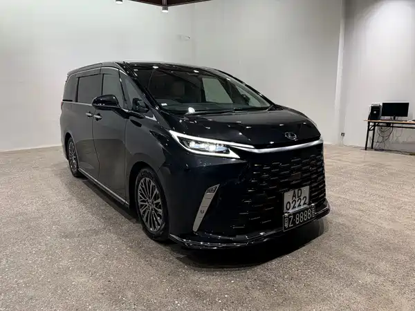 Lexus LM 2026