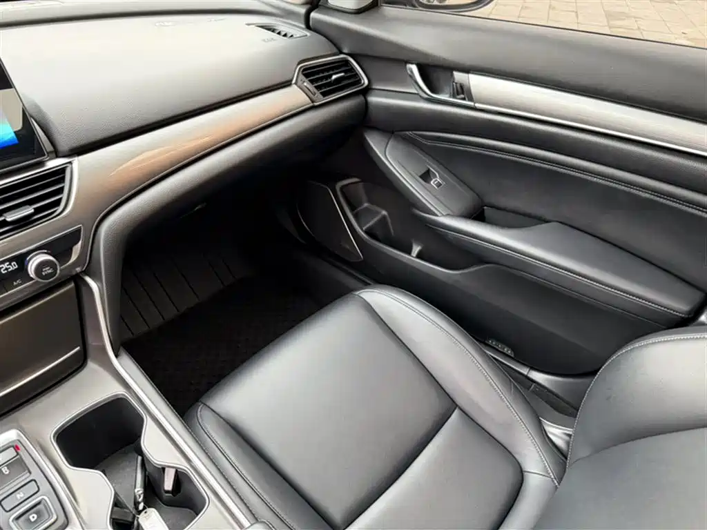 Honda Accord 2022 — фото 15