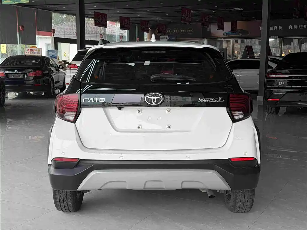 Toyota Yaris L 2021