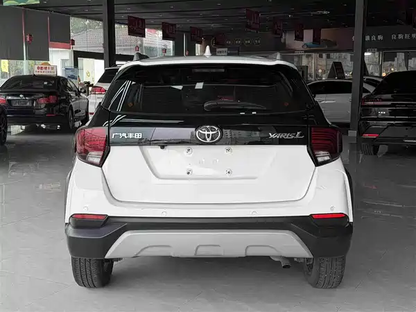 Toyota Yaris L 2021