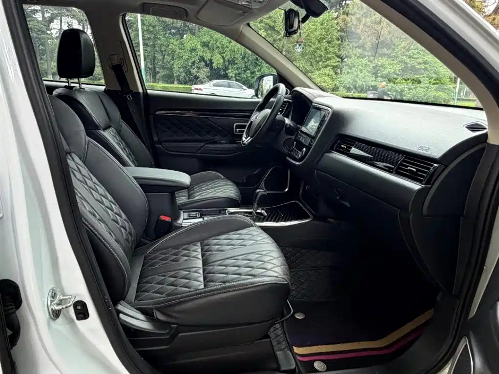 Mitsubishi Outlander 2022 — фото 14