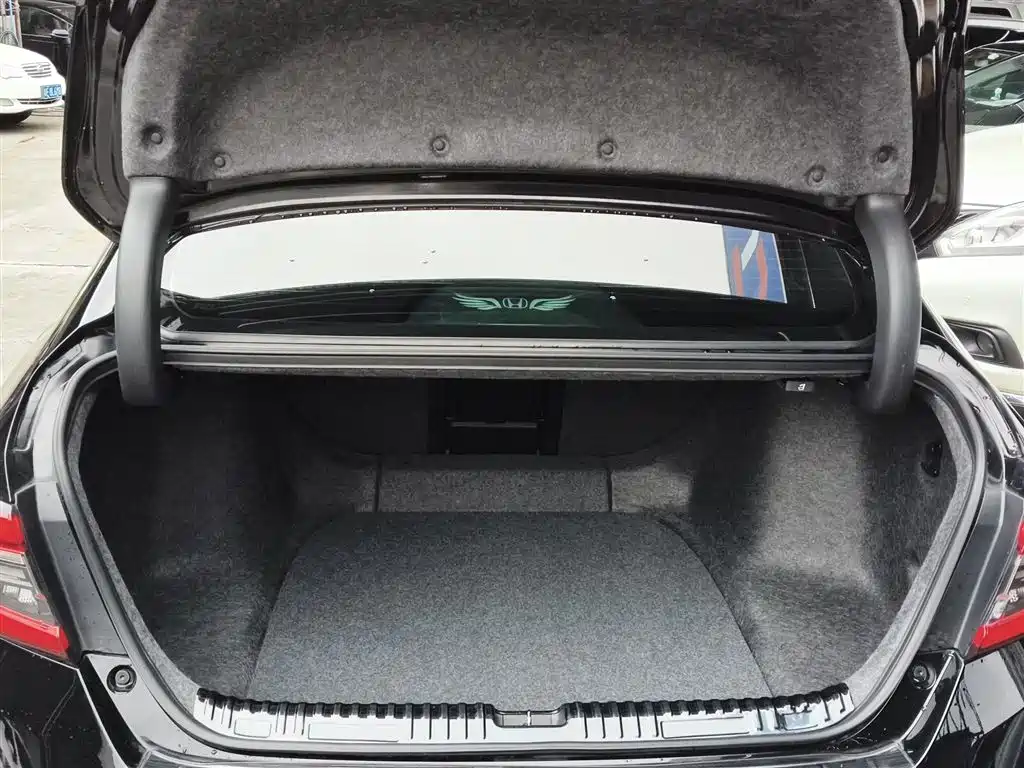 Honda Accord 2022 — фото 10