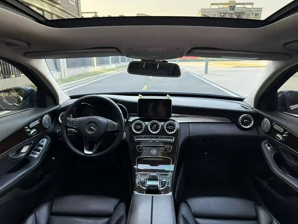 Mercedes-Benz C-Class 2017 — фото 17