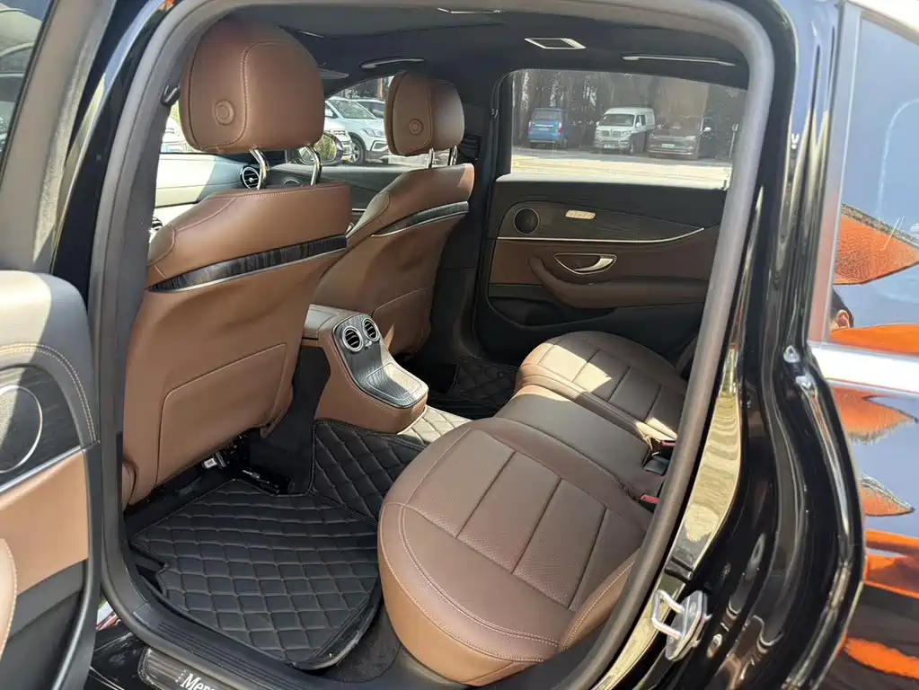 Mercedes-Benz E-Class 2022 — фото 14