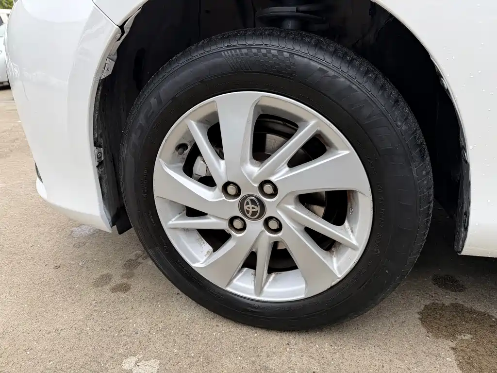 Toyota Yaris L 2018 — фото 11