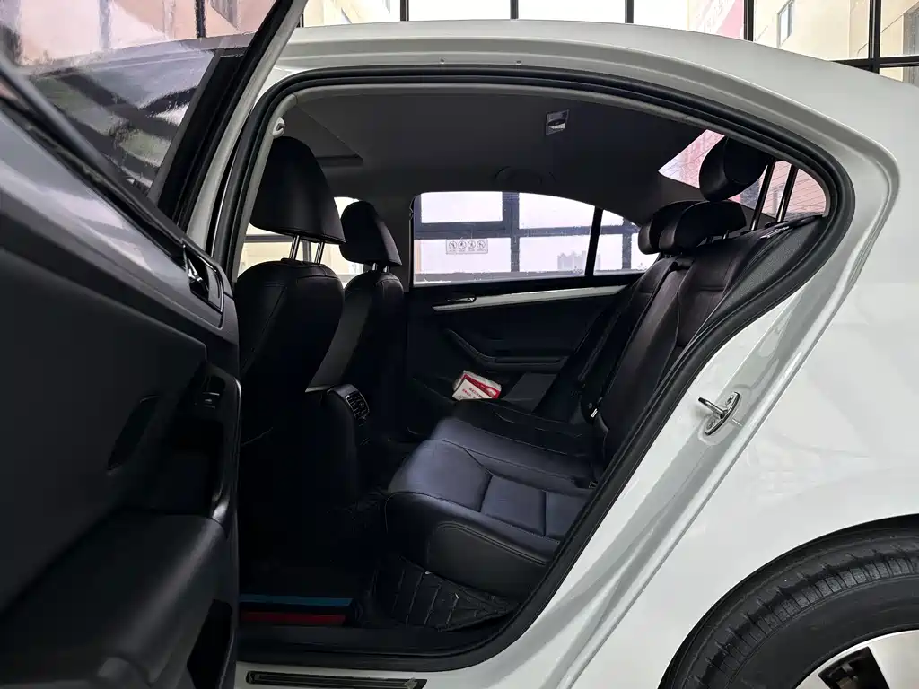 Volkswagen Sagitar 2018