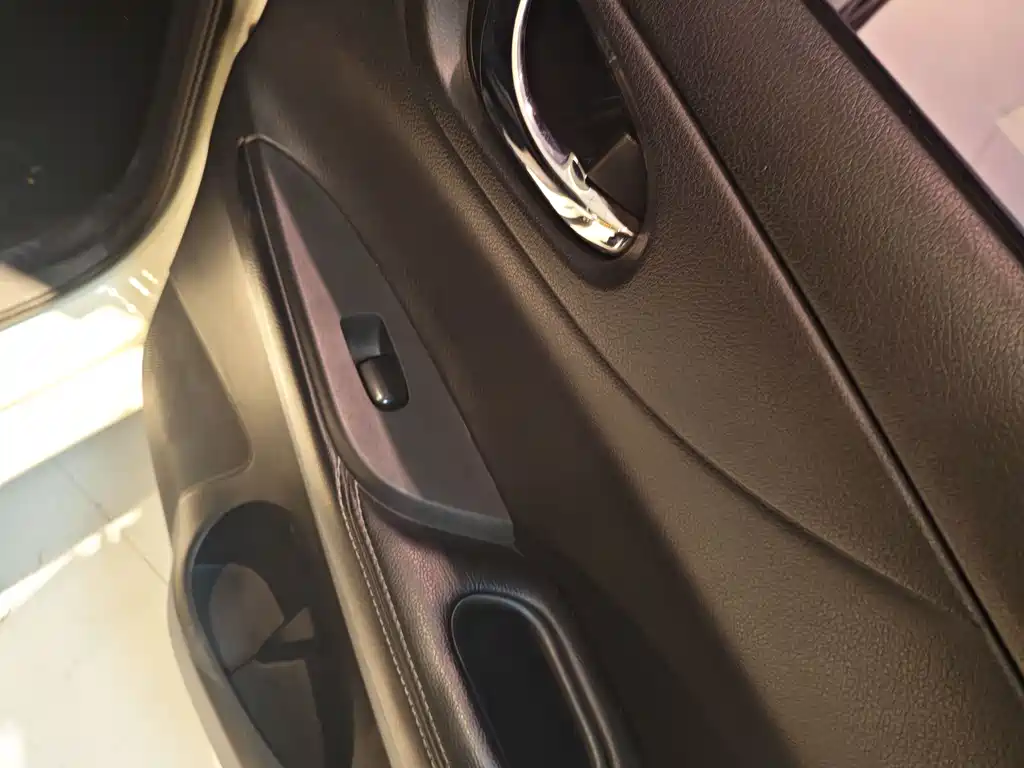Nissan Tiida 2019 — фото 17