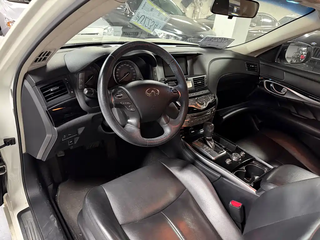 Infiniti Q70 2016