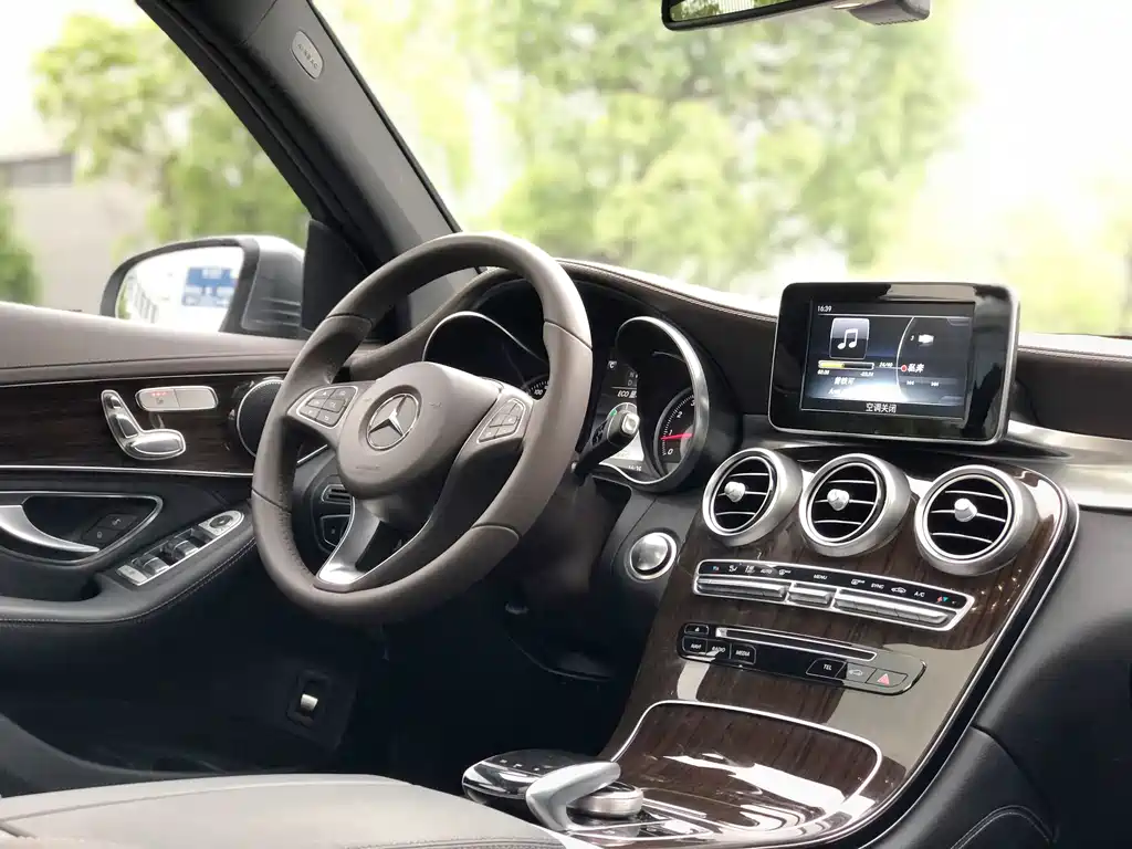Mercedes-Benz GLC 2017 — фото 10