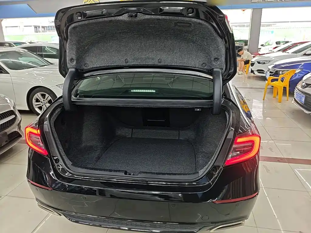Honda Accord 2022 — фото 19