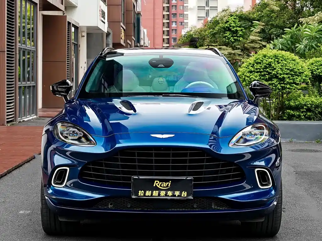Aston Martin DBX 2021 — фото 2