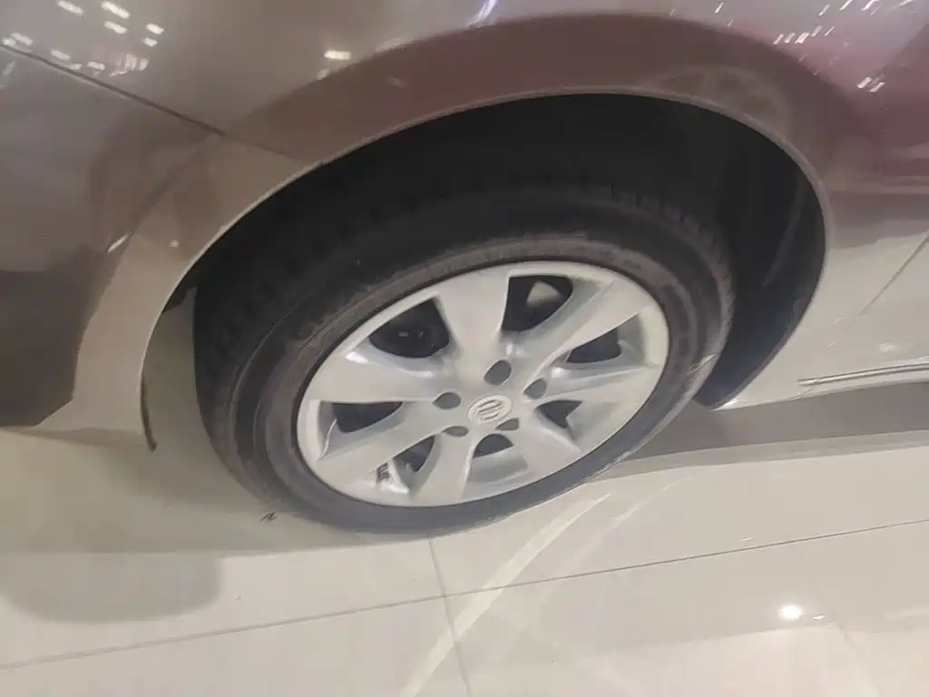 Nissan Tiida 2015 — фото 23