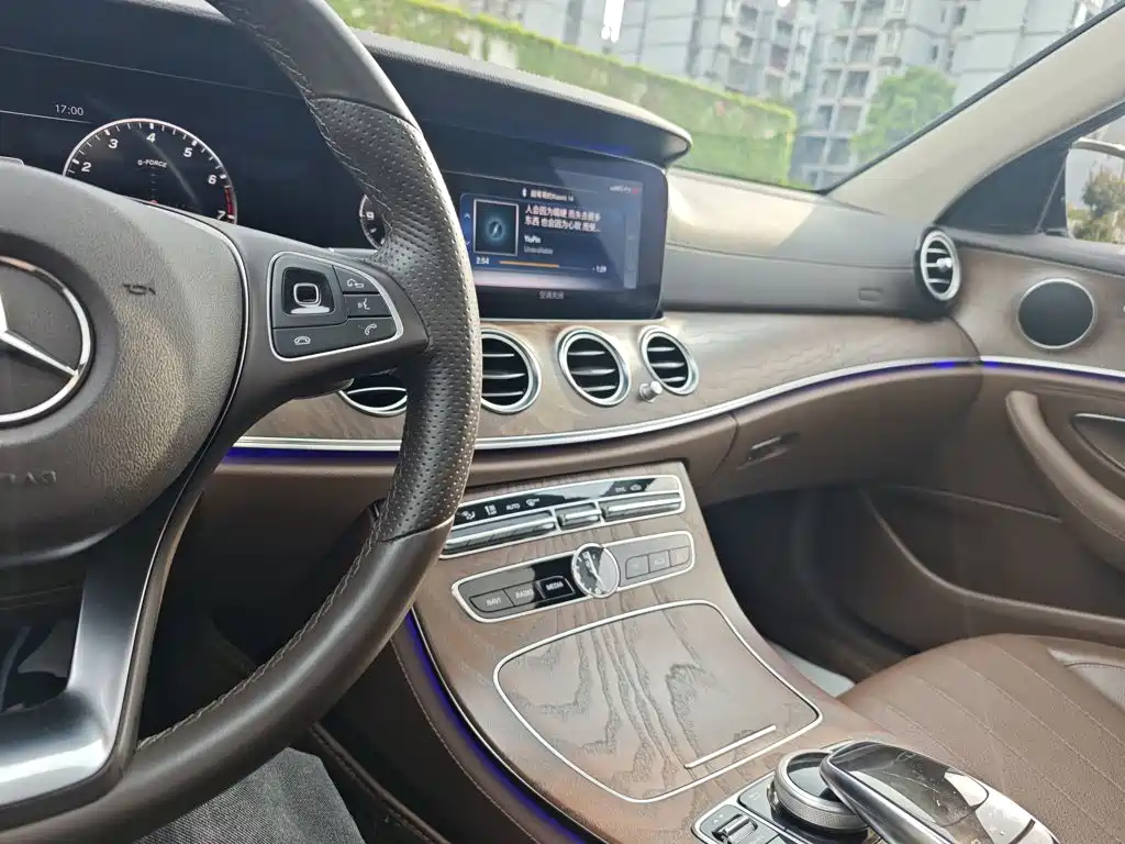 Mercedes-Benz E-Class 2018 — фото 17