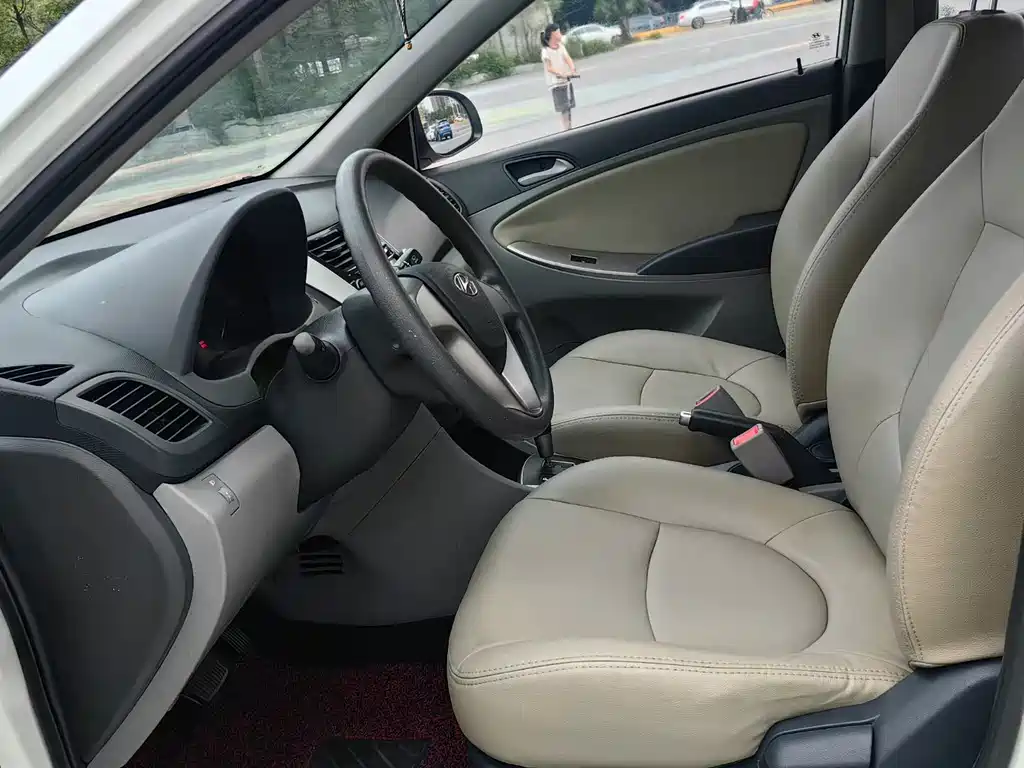 Hyundai Verna 2015 — фото 6