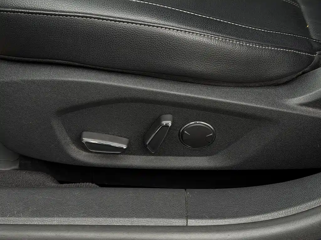 Ford Taurus 2017 — фото 14