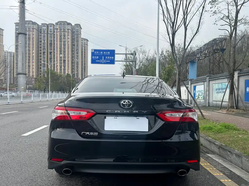 Toyota Camry 2023 — фото 5