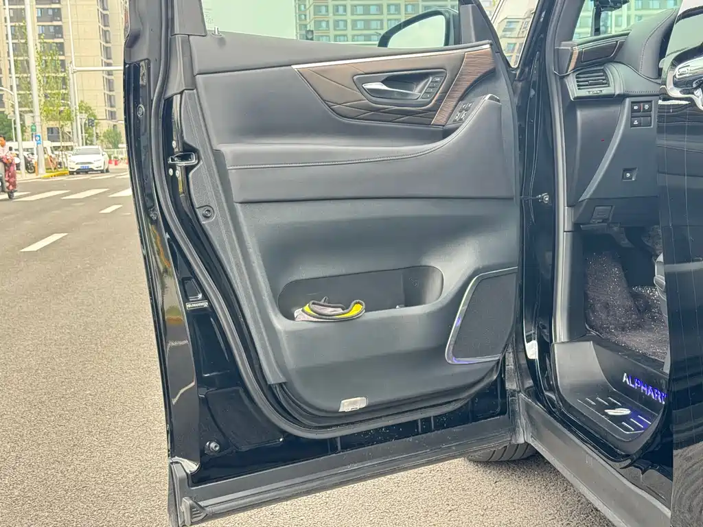 Toyota Alphard 2024 — фото 8