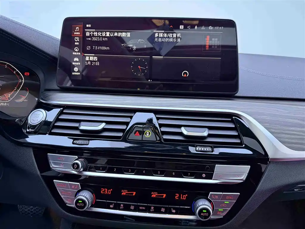 BMW 5 Series 2021 — фото 13