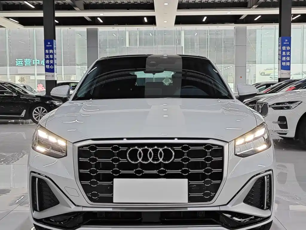 Audi Q2L 2024