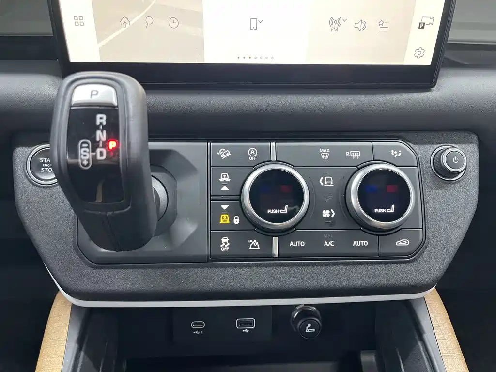 Land Rover Defender 2022