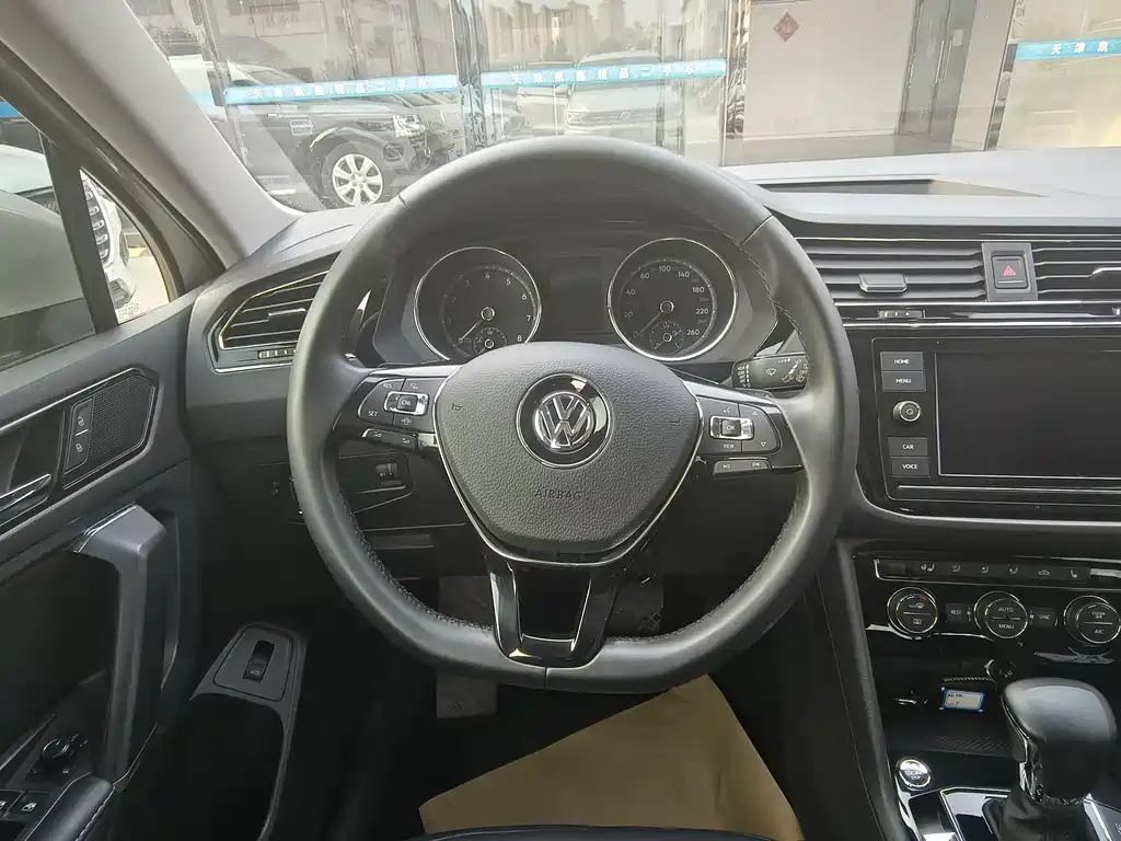 Volkswagen Tiguan L 2019 — фото 12