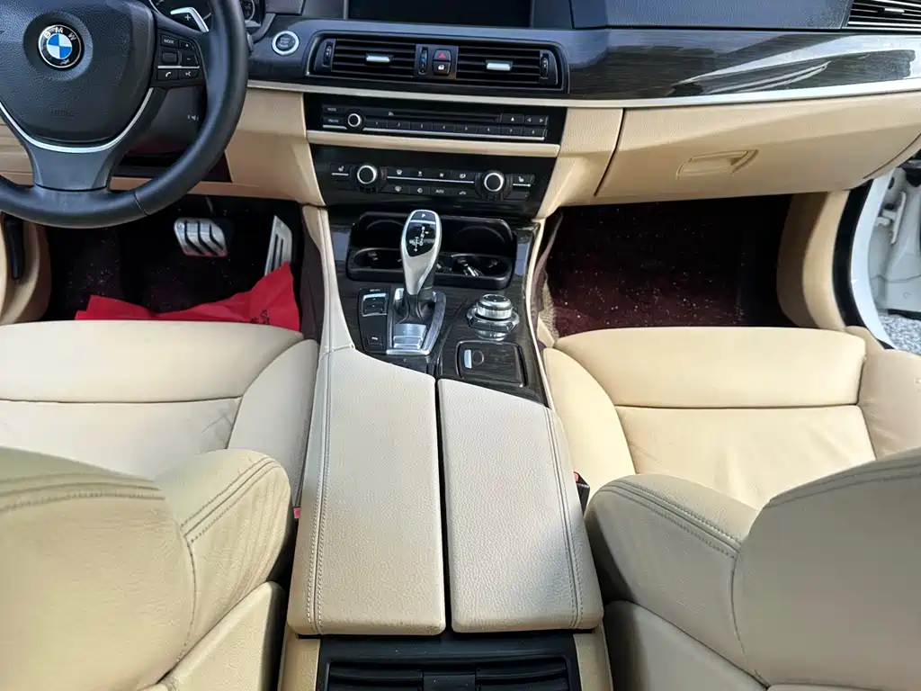 BMW 5 Series 2011 — фото 17