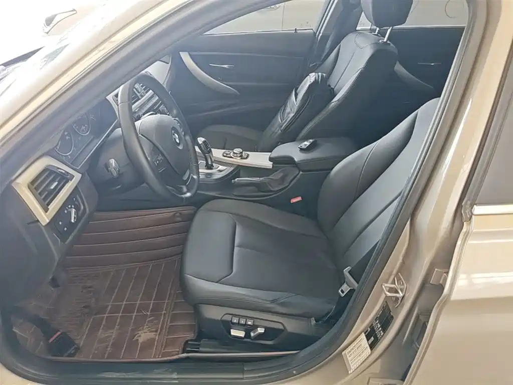 BMW 3 Series 2016 — фото 15