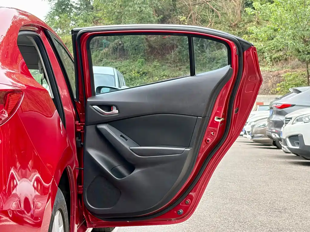 Mazda 3 Axela 2016 — фото 22