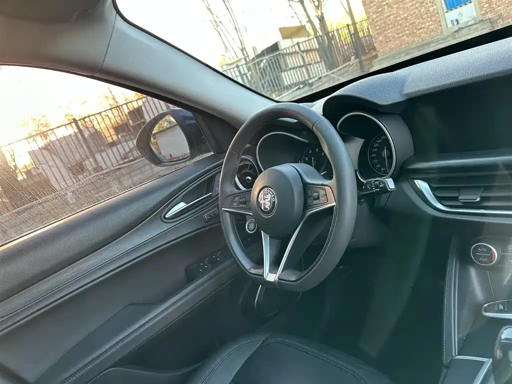 Alfa Romeo Stelvio 2018 — фото 20
