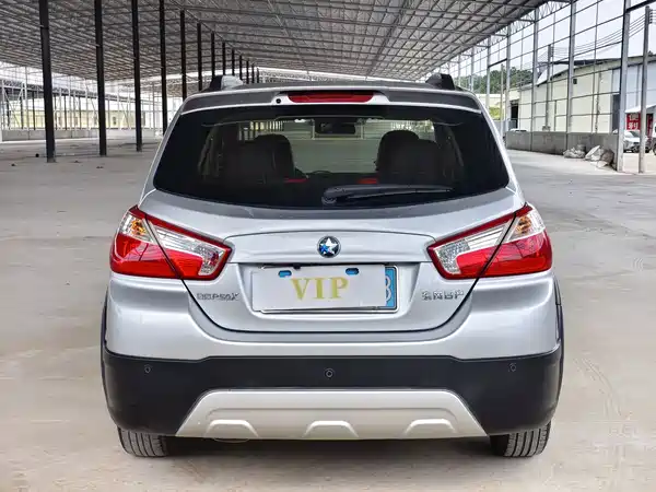 Venucia R50X 2014