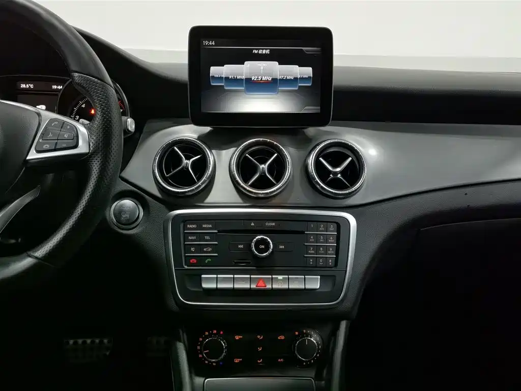 Mercedes-Benz CLA 2016 — фото 12