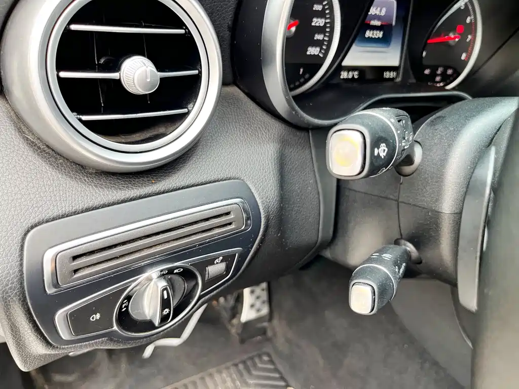 Mercedes-Benz GLC 2018 — фото 13