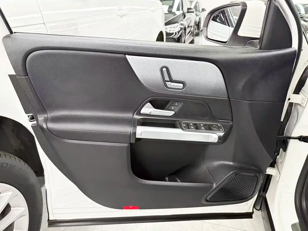 Mercedes-Benz GLB 2023 — фото 10