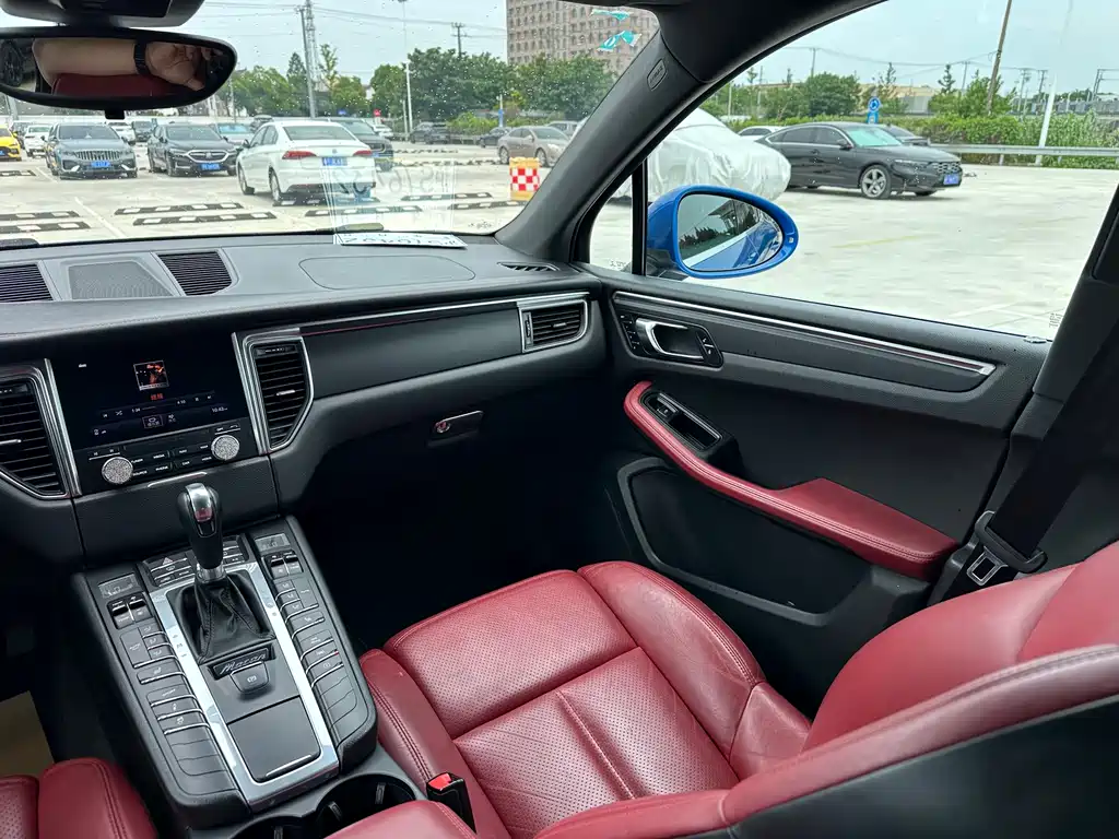Porsche Macan 2017 — фото 15