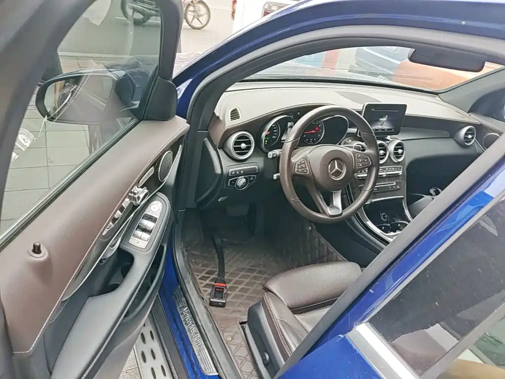 Mercedes-Benz GLC 2018 — фото 12