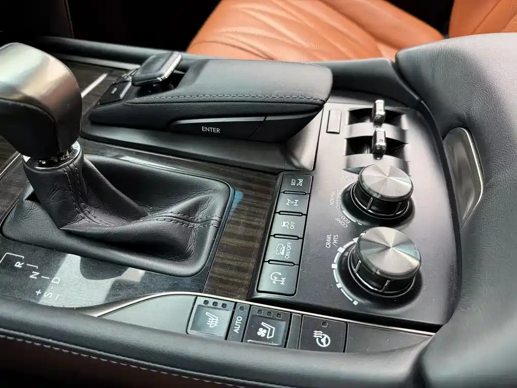 Lexus LX 2019 — фото 10