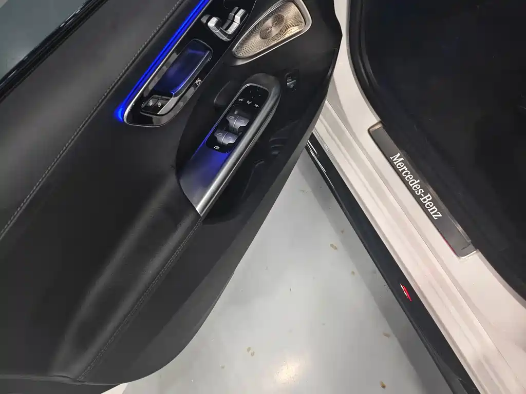 Mercedes-Benz C-Class 2023