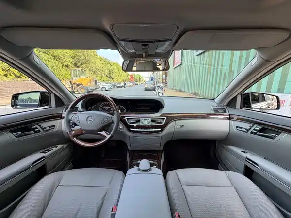 Mercedes-Benz S-Class 2011