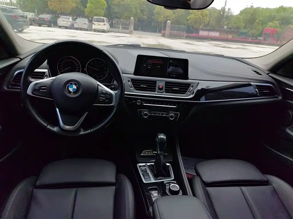 BMW 1 Series 2017 — фото 10