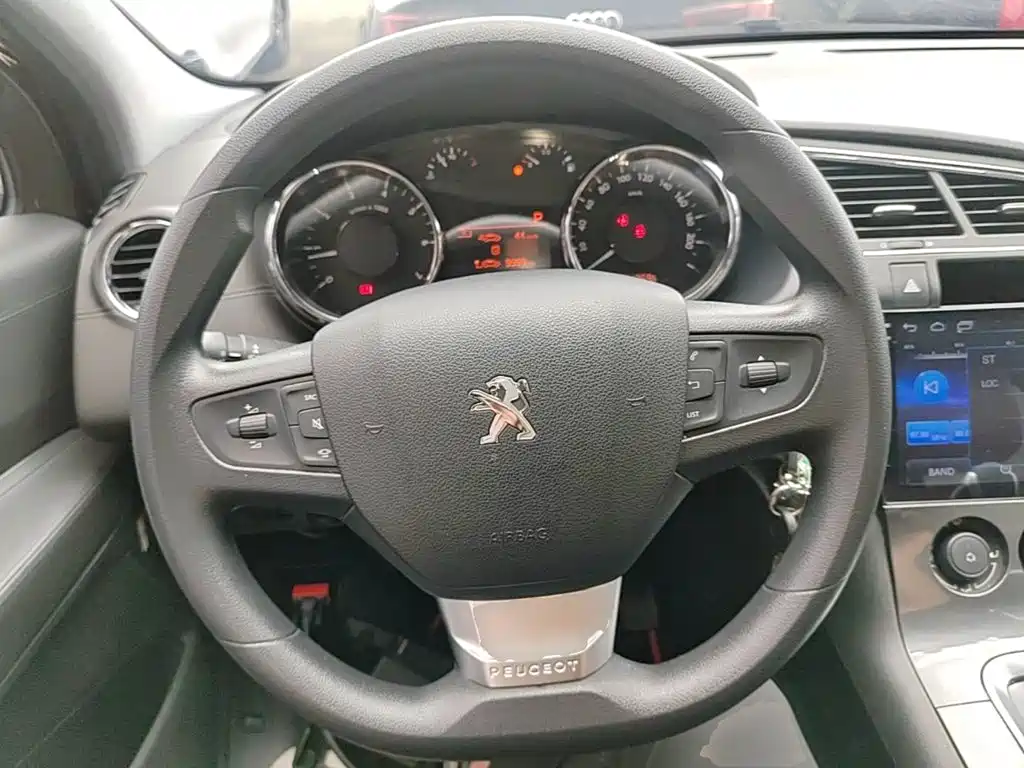 Peugeot 3008 2017 — фото 11