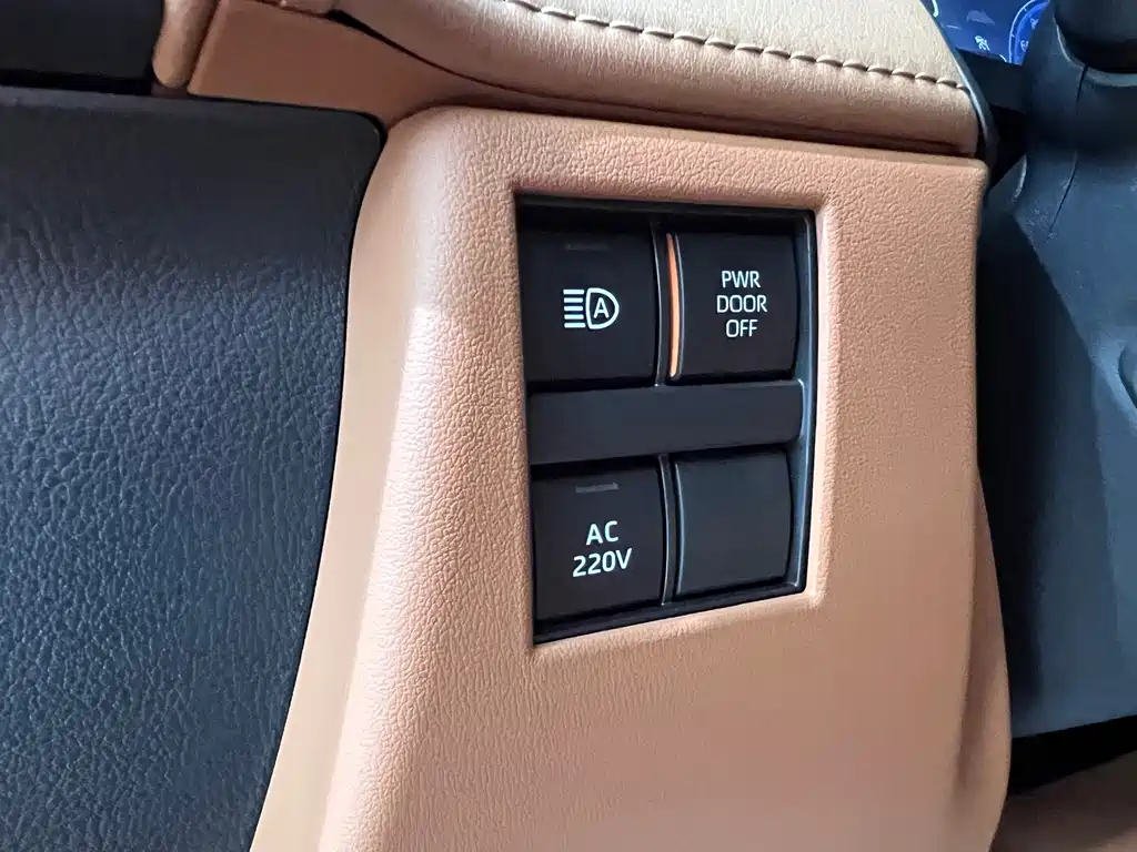 Toyota Alphard 2024 — фото 18